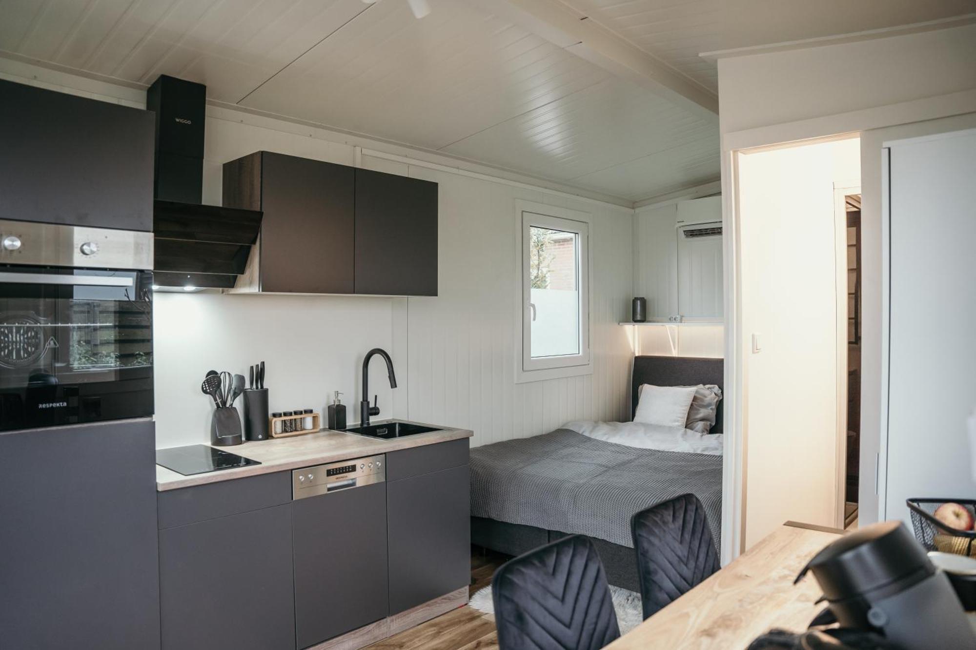 Luxe Tiny House Incl Jacuzzi En Strandhuisje In Zomerseizoen Meliskerke Экстерьер фото