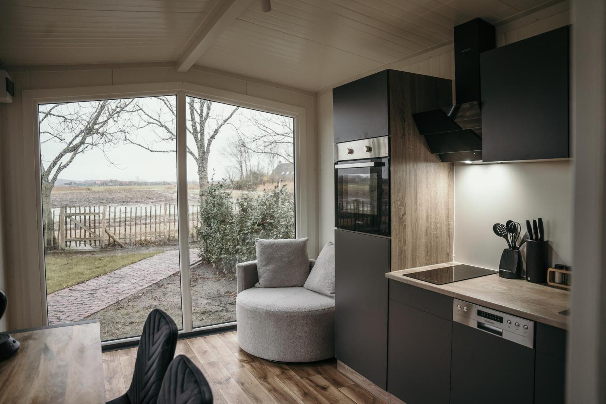 Luxe Tiny House Incl Jacuzzi En Strandhuisje In Zomerseizoen Meliskerke Экстерьер фото