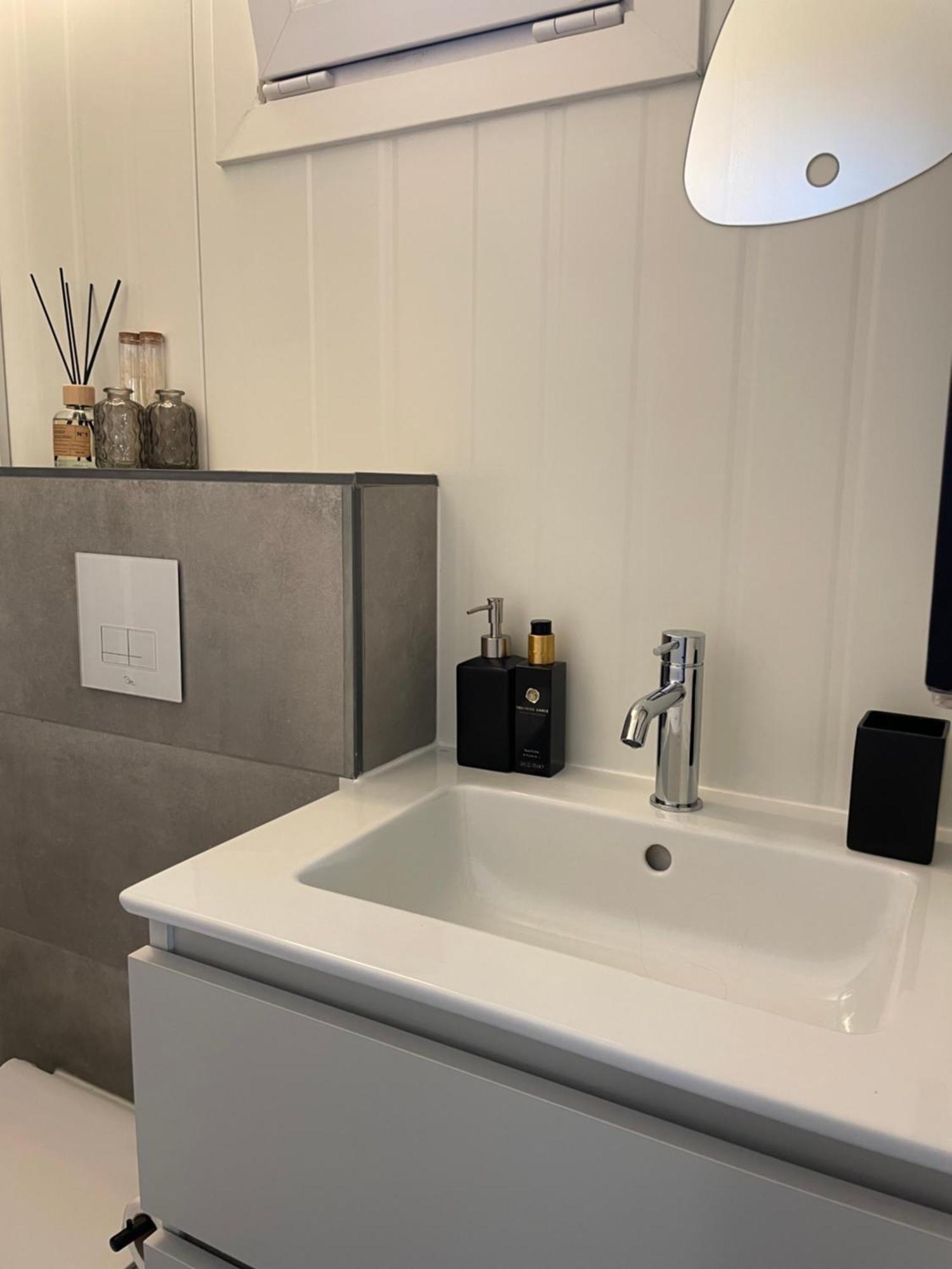Luxe Tiny House Incl Jacuzzi En Strandhuisje In Zomerseizoen Meliskerke Экстерьер фото