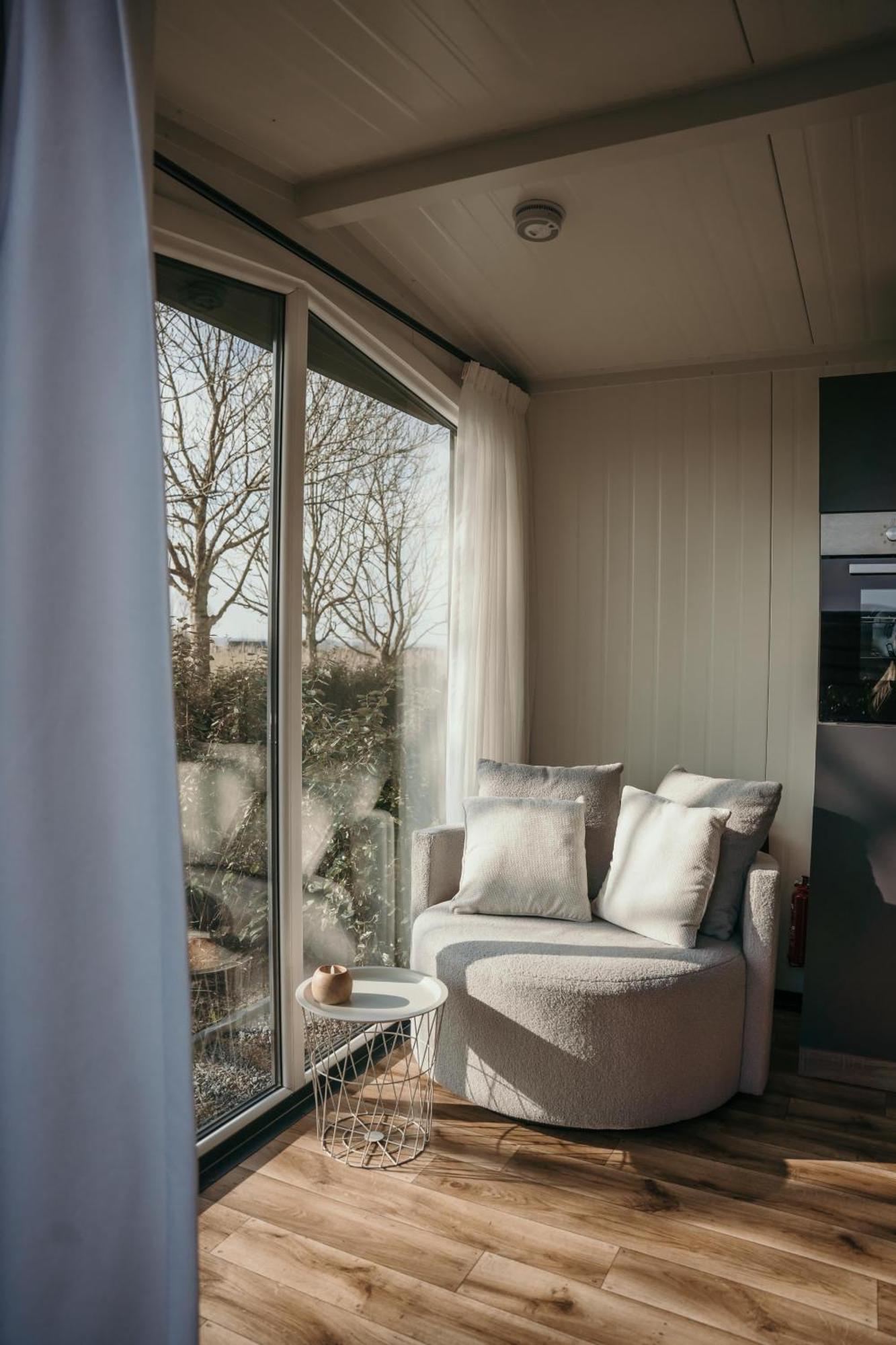 Luxe Tiny House Incl Jacuzzi En Strandhuisje In Zomerseizoen Meliskerke Экстерьер фото